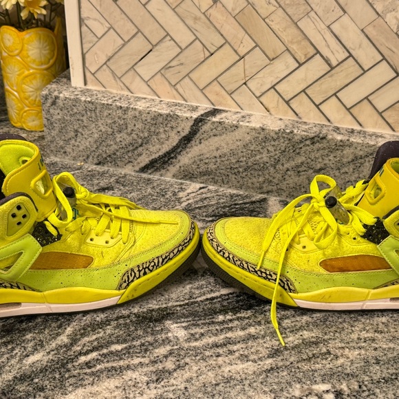 jordan spizike volt